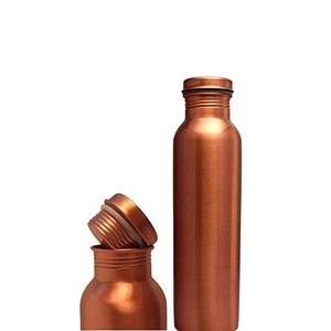 Bouteille d'eau classique en cuivre fini antique avec détails artisanaux et Ayurveda pour une vie saine - Product Image 5