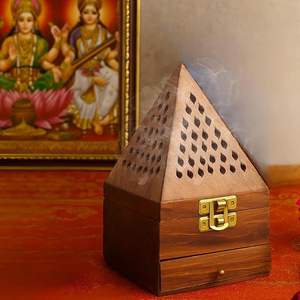 Brûleur de Bakhoor en bois fait à la main pour parfum d'intérieur avec un design traditionnel parfait pour la décoration arabe et islamique - Product Image 2