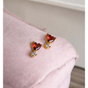 Clous de grenat coeur lapidé avec accent - Product Image 2