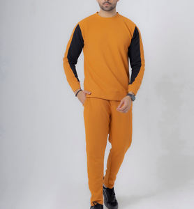 Nouvelle conception de survêtement d'hiver pour hommes, survêtement en tricot texturé jaune moutarde pour hommes, ensemble de survêtement avec manches contrastées, sweat-shirt et pantalon de jogging, OEM et ODM - Product Image 2