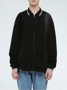 Camiseta de manga larga, holgada y con corte acampanado, de tela French Terry, con logo personalizado serigrafiado, para hombre. - Product Image 2