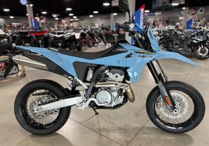 NUEVA Motocicleta DR-Z4SM 2025 de Alto Rendimiento, Lista para Envío Mundial, Características Avanzadas - Product Image 4