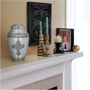 โกศโลหะดีไซน์หรูหราสำหรับตกแต่งบ้าน ใช้เป็นที่เก็บอัฐิเพื่อเป็นที่ระลึก พร้อมโครงสร้างที่ทนทานและดีไซน์เหนือกาลเวลา เหมาะสำหรับทุกสไตล์ของห้อง - Product Image 3