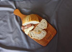 Planche à fromage en bois de meilleure qualité avec couteau en acier inoxydable, idéale pour toutes les occasions - Product Image 2