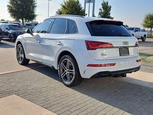 Audi Q5 E quattro d'occasion 2024 pour Prem Pl 55 TFSI Voiture d'occasion Conduite à gauche/à droite Intérieur en cuir foncé - Product Image 6