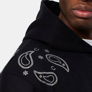 Sweat à capuche tendance avec strass, idéal pour un usage quotidien décontracté, doté d'un design accrocheur avec des strass pour hommes - Product Image 4