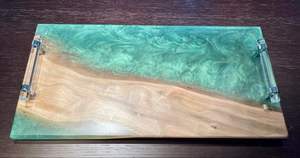 Plateau de fruits en résine et en bois artisanal avec poignée en métal pour le service et la restauration de restaurant - Product Image 3