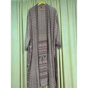 Vestido Kimono de Seda Reciclada Estilo Boho Chic Vintage para Mujer, Ideal para la Playa, Resort, Casa o como Túnica de Baño - Product Image 4