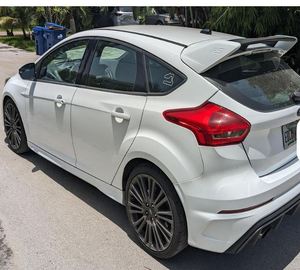 Nouvelle berline Focus RS AWD 2017 d'occasion - Prête à être expédiée - Product Image 4