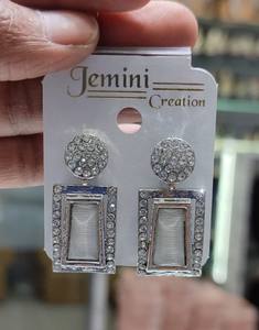 ชุดต่างหูแฟชั่นสำหรับผู้หญิงชุดตุ้มหูคริสตัลใส - Product Image 1