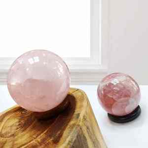 ลูกบอลคริสตัลขัดเงาทรงกลมสีชมพูกุหลาบธรรมชาติสำหรับการทำสมาธิสร้างสมดุลของตกแต่งบ้านอัญมณีบำบัด - Product Image 4