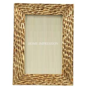 Suministros de marco de fotos hechos de ratán de la mejor calidad con tallas florales perfectas para crear una exhibición de fotos elegante y nostálgica - Product Image 4