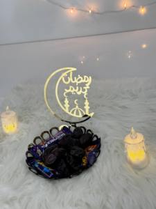 Elégant plateau en métal doré avec ramadan moubarak en ourdou Idéal pour servir les dattes et les bonbons Décoration de table du ramadan et de l'Aïd - Product Image 3