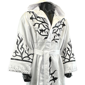 ชุดคลุมออกกำลังกายแบบมีฮู้ดผ้าซาตินสำหรับนักมวยระดับพรีเมียม ชุดสำหรับเดินเข้าสนามชกมวย  ผู้จัดจำหน่ายชุดกีฬา - Product Image 4