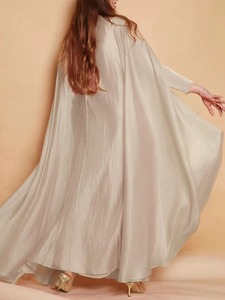 Vente en gros 2024 robes caftan décontractées pour femmes Satin imprimé musulman long thobe africain/foulard Abaya taille unique pour tous - Product Image 2