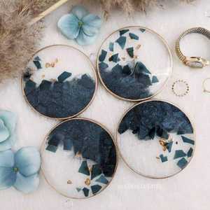 Dessous de verre en résine faits à la main avec des tons d'océan étincelants tapis de boisson époxy parfaits pour la maison table basse cuisine et coffrets cadeaux - Product Image 2