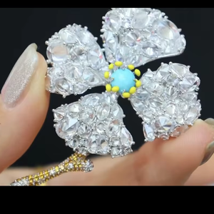 Broche Floral Turquesa Elegante LAVINA, Plata de Ley con Microincrustaciones, Incrustaciones a Mano, Lujoso, Unisex, para Compromiso, Boda, Aniversario - Product Image 1