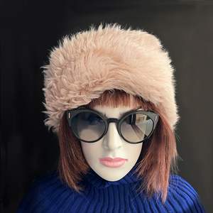 Sombrero de invierno de cuero para mujer 100% piel de lana suave, piel Rosa Clara - Product Image 2