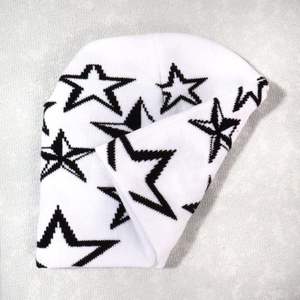 Gorro de Punto de Invierno, Suave y Cálido, con Diseño de Estrellas, Personalizable, Acogedor, Unisex, para Clima Frío, Diseño Gráfico Elegante, Uso Diario - Product Image 2