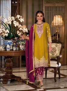Traje Salwar Kameez de tela crepé premium con bordado pesado para mujer, en oferta online. - Product Image 2