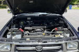 LISTO PARA CONDUCIR - USADO, VOLANTE A LA IZQUIERDA |   CONDUCCIÓN DERECHA |   TOYOTA HILUX Doble Cabina 4x4 1998, Transmisión Manual de 5 Velocidades - Product Image 5