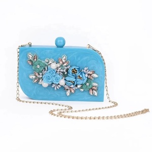 Bolso de Mano de Resina con Diseño de Ángel, Personalizable, Elegante, para Fiestas y Eventos, con Diseño Único Inspirado en Alas - Product Image 3