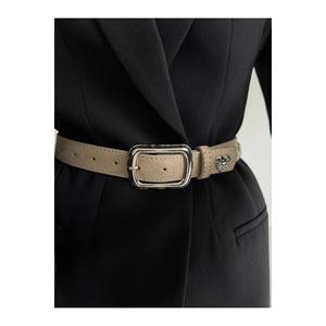 Cinturón de Mujer con Hebilla Cuadrada y Adorno de Corazón, para Pantalones, Chaquetas, Camisas y Vestidos - Beige-Negro - Product Image 3