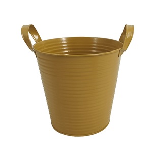 Le vase à fleurs en métal radiant fait à la main ajoute du luxe à vos fleurs avec force et style - Product Image 5