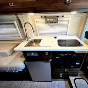 FOURNISSEUR DE camping-cars d'occasion Winnebago Travato Classe B à moteur essence 2023, 59K km - Product Image 6