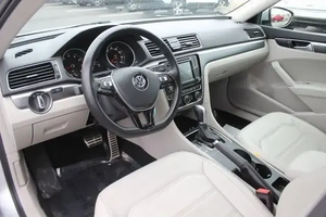 Volkswagen Passat d'occasion 2021 à vendre - Product Image 2