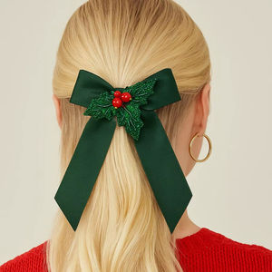 Nuevo Pasador de Pelo con Lazo Grande de Satén Festivo Navideño, Hecho a Mano, con Hojas de Acebo y Bayas, Accesorios Navideños, Elegante Cinta Verde Oscuro para Cola de Caballo - Product Image 1