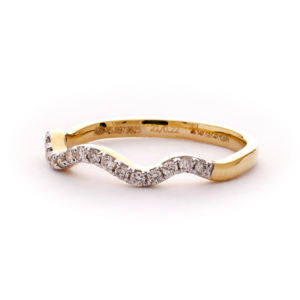 Elegante Anillo de Bodas de Oro con Diamantes en Forma de Ola para Mujer - Product Image 6