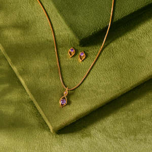 จี้ทองคำรอยัลไอริสสำหรับเธอ - ของขวัญที่สมบูรณ์แบบ - Product Image 1
