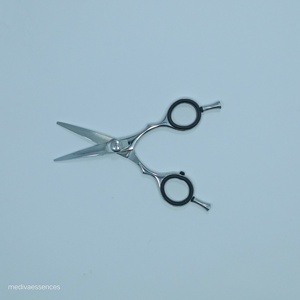 Tijeras de aseo para mascotas de acero inoxidable más vendidas, herramienta de estilismo de borde de cuchilla recta para animales pequeños para uso en peluquería - Product Image 3