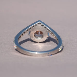 Anillo Solitario de Diamante Redondo Brillante Creado en Laboratorio con Claridad VVS para Mujer en Oro Blanco de 14Kt con Corte Redondo Marrón Fantasía - Product Image 4