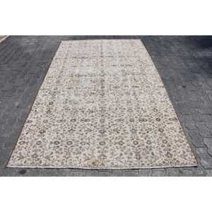 พรมตุรกีวินเทจ ขนาด 5.3x8.8 ฟุต พรมขนสัตว์สีขาวน้ำตาลลายแบบนามธรรม - Product Image 1