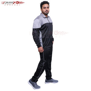 Chándal ligero de poliéster para hombre con rayas laterales y ajuste de rendimiento para movimiento diario, chándal de poliéster personalizado para hombre - Product Image 3