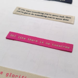 ป้ายผ้าคอตตอนพิมพ์ลายเป็นมิตรกับสิ่งแวดล้อมฉลากรีไซเคิลสีตามสั่งป้ายกำกับดูแลซักได้ - Product Image 1