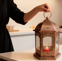 Lanterne marocaine élégante en forme de croissant de lune avec découpe en étoile, lumière douce de bougie, décoration de table festive parfaite et cadeau attentionné