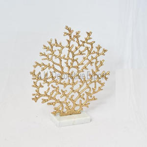 Sculpture papillon en aluminium avec base en marbre blanc pour centre de table Sculpture de finition dorée pour la décoration intérieure - Product Image 3