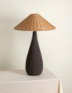 โคมไฟตั้งโต๊ะเหล็กเคลือบผงสีดำหรูหราทันสมัยสไตล์อินเดียโลหะแบบเรียบง่ายดีไซน์ร่วมสมัยสำหรับตกแต่งบ้าน - Product Image 1