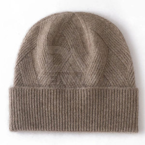 Bonnet Street Ready en tissu doux, coupe décontractée, idéal pour les voyages par temps froid et les tenues décontractées - Product Image 2