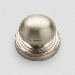 Pomo de puerta redondo de níquel pulido VelvetHold Royal Arc, estética moderna elegante con detalles lujosos para interiores de primera calidad - Product Image 1