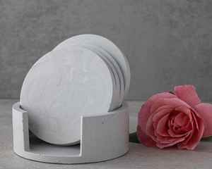 Ensemble de sous-verres en marbre de pierre faits à la main, 4 pièces, gris clair, support en jesmonite, décoration d'intérieur - Product Image 4