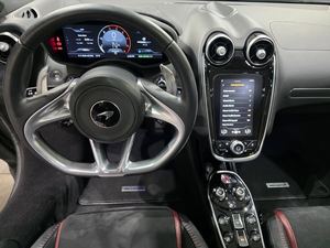 Coupé GT RWD 2023 d'occasion en excellent état, toit ouvrant, transmission automatique, transmission intégrale, V8 612 ch - Product Image 5
