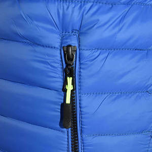 แจ็คเก็ตพัฟเฟอร์แบบมีซิปสั่งทำพิเศษพร้อมกระเป๋า ออกแบบแจ็คเก็ตพัฟเฟอร์ของคุณเอง แจ็คเก็ตพัฟเฟอร์ปักชื่อ - Product Image 5