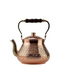 Hervidor de cobre artesanal con cuerpo ancho y detalles de latón ideal para la decoración clásica y servir bebidas calientes en casa - Product Image 4