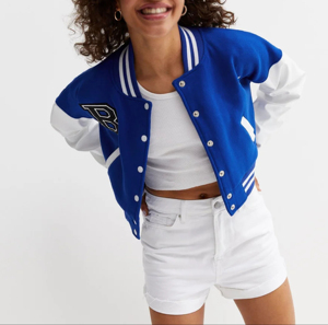 แจ็คเก็ตวาร์ซิตี้แบบครอปสำหรับผู้หญิง ปักลายเชนิลล์ ตัวเสื้อทำจากผ้าขนสัตว์ แขนเสื้อทำจากหนัง แจ็คเก็ตเบสบอลแบบ Letterman - Product Image 5