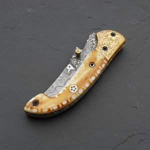 Couteau pliant personnalisé en acier Damas, couteau de survie multi-outils pour le camping avec manche en bois - Product Image 3