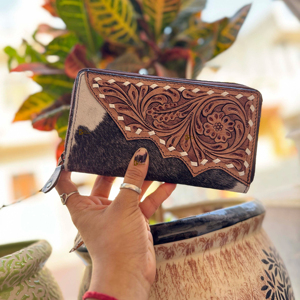 กระเป๋าสตางค์หนังวัวขนสัตว์สีเทอร์ควอยซ์ที่มีสไตล์และเคสโทรศัพท์สำหรับงานแกะสลักด้วยมือใช้งานได้หลากหลายสำหรับฤดูร้อน - Product Image 1